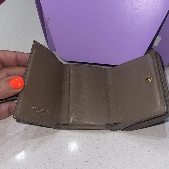 SAINT LAURENT FOLD PURSE Mini Wallet YSL TAUPE Leather - Picture 6 of 9